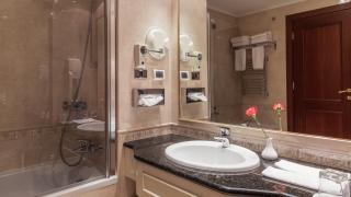 Premier Palace Hotel Kyiv - Kyiv - 8