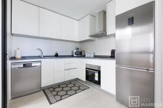 Estepona Sunsets - Modern 3-BR Beachside Apartment - Estepona - 3