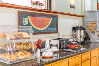 Econo Lodge - Clarks Summit - 1