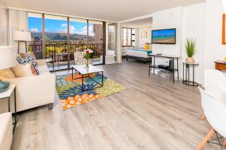 Chic Mountain View Unit Near Waikiki Beach with Parking - Honolulu - 0