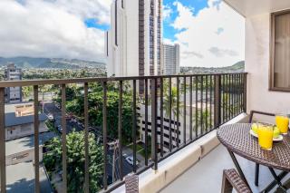 Chic Mountain View Unit Near Waikiki Beach with Parking - Honolulu - 5