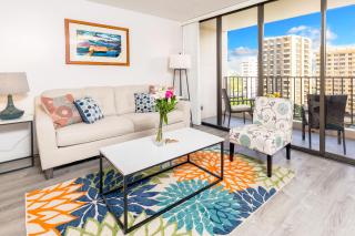 Chic Mountain View Unit Near Waikiki Beach with Parking - Honolulu - 6