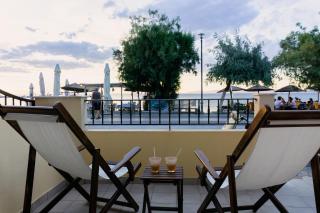 Irene Seafront Apartment - Néoi Epivátai - 7