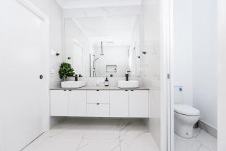 TWO TEN Sleeps 10! Luxury CBD Accommodation - 2