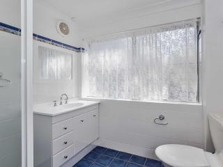 Adriana 3 unit with a backyard - Shoal Bay - 4