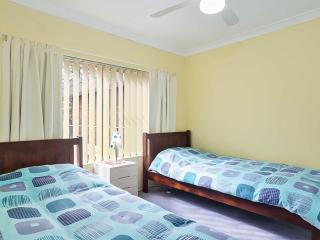 Adriana 9 fabulous views and aircon - Shoal Bay - 3