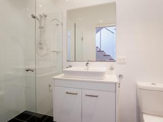 7a Judith Street stunning duplex with ducted air conditioning - Corlette - 7