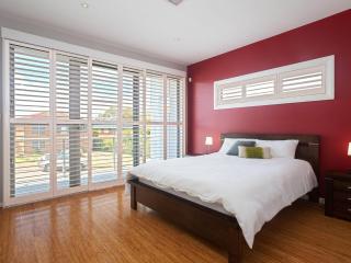 7 Judith Street Stunning duplex with ducted air - 7