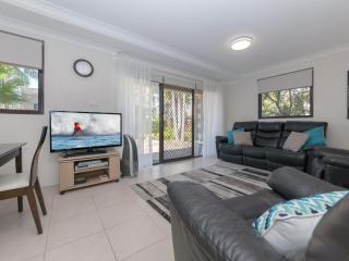 Carindale, 16 19-23 Dowling Street - Ground floor unit with foxtel, complex pool and tennis Court - Nelson Bay - 9