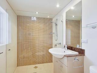 Carrington, 8 15 Government Road - spacious unit with air conditioning, lift, secure parking and close to town - Nelson Bay - 3