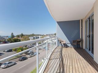 Cote D'Azure, 13 61 Donald Street - Lovely unit air con, Wi-Fi, secure parking, complex lift and pool - Nelson Bay - 1