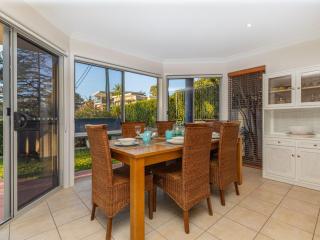Dutchies Vista, 1 45 Christmas Bush Ave - Ground floor duplex with stunning water views and close to the beach - Nelson Bay - 5