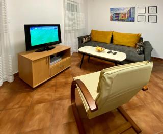 Family Beachfront Apartment - Petrovac na Moru - 4