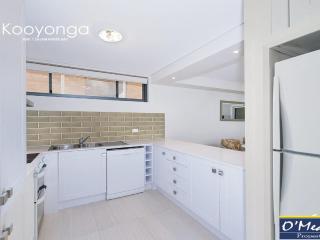 Kooyonga 1 waterfront panoramic views and aircon - Salamander Bay - 2