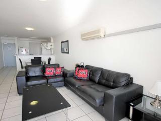 Nelson Towers, 9,71a Victoria Parade - unit in the heart of Nelson Bay with water views, air conditioning and Wi-Fi - Nelson Bay - 4