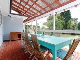 Rubys Retreat, 44 Achilles Street - pet friendly, aircon, wifi & boat parking - Shoal Bay - 0