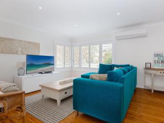 Rubys Retreat, 44 Achilles Street - pet friendly, aircon, wifi & boat parking - Shoal Bay - 8