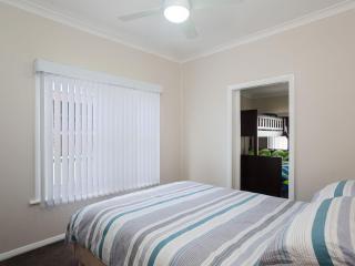 Sandy Shoal Shoal Bay Beach Cottage with aircon - Shoal Bay - 1