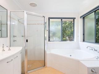 Sienna, 27a Christmas Bush Avenue - Duplex with aircon, wi-fi and close to Dutchie's Beach - Nelson Bay - 2