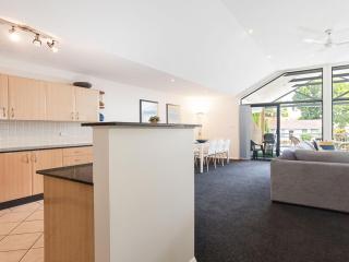 Sienna, 27a Christmas Bush Avenue - Duplex with aircon, wi-fi and close to Dutchie's Beach - Nelson Bay - 8