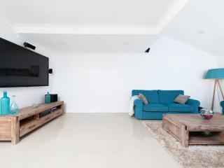 The Moorings 15 stunning with water views and pool - Soldiers Point - 8