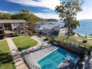 The Poplars, 6,36 Magnus Street - Unit with fabulous views and a complex pool - 9
