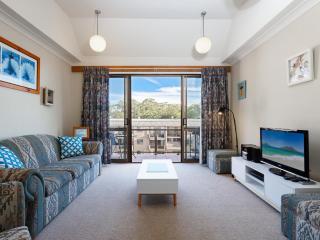The Poplars, 6,36 Magnus Street - Unit with fabulous views and a complex pool - Nelson Bay - 8