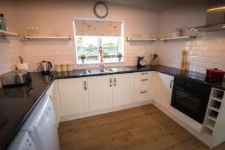 Coastal Retreat 150m from Beach Perfect for Families and Dogs - Trearddur - 3