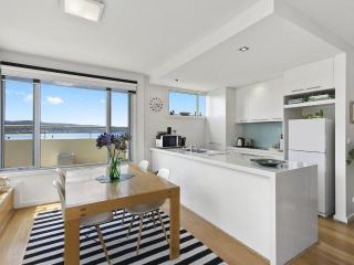 Point Grey Apartment One - 7