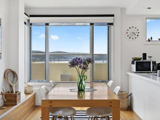 Point Grey Apartment One - Lorne - 4