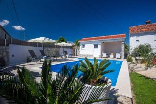 ADRIA-Holiday House with a private pool in Krk - Kornić - 2