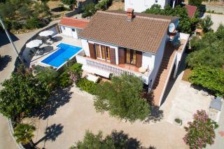 ADRIA-Holiday House with a private pool in Krk - Kornić - 2