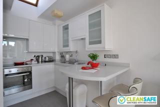 Alexandra Court One Bedroom Central Windsor Flats with Parking - Windsor - 4