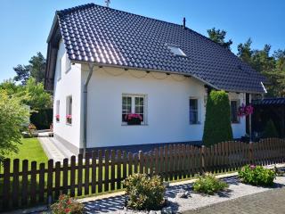 Gästezimmer im bewohnten EFH mit Pool und Garten - Ziltendorf - 1