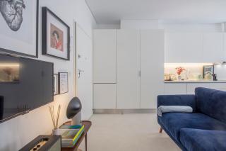 Decompress at a Tranquil, Minimal Urban Oasis with an Edge - Oporto - 1