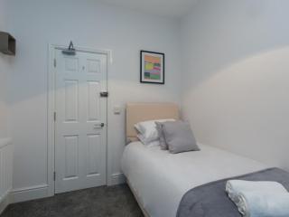 Townhouse @ 166 Ruskin Road Crewe - Crewe - 2