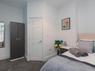 Townhouse @ 166 Ruskin Road Crewe - Crewe - 3