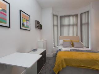 Townhouse @ 166 Ruskin Road Crewe - 1