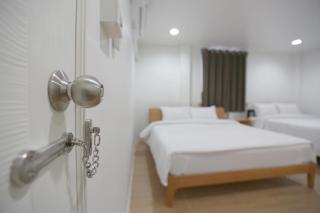INTERest POSHTEL - Bangkok - 9