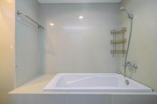 Comfy and Minimalist 1BR Apartment at Atria Residence By Travelio - 5