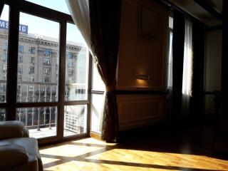 VIP apartment. Kreshatik, Maidan Nezavisimosti. - Kiev - 4