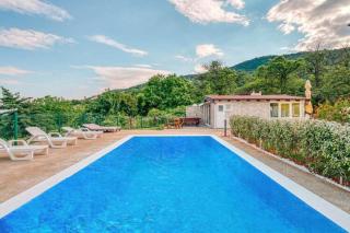 Apartments Nika with swimming pool and beautiful sea view - Dobreć - 0