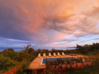 Apartments Nika with swimming pool and beautiful sea view - Dobreć - 9