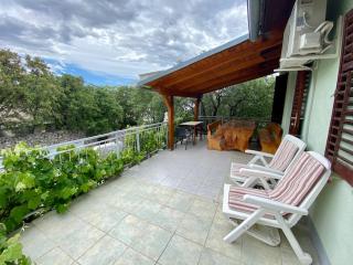Apartman Mira - Karlobag - 1