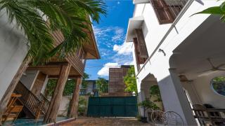 Mammoth Art Studio Pool villa in old city - 8