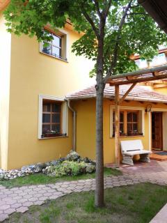 Karpatia Panzio - Esztergom - 0