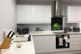 Morden Central Self Contained Flat by CozyNest - 4