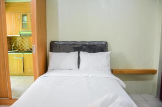 Stylish and Comfortable Studio Green Pramuka City Apartment By Travelio - 7