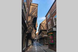 Fewster Way Townhouse - 1