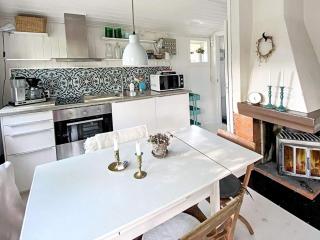 Seaside Charm on Okno Island-By Traum - - 3